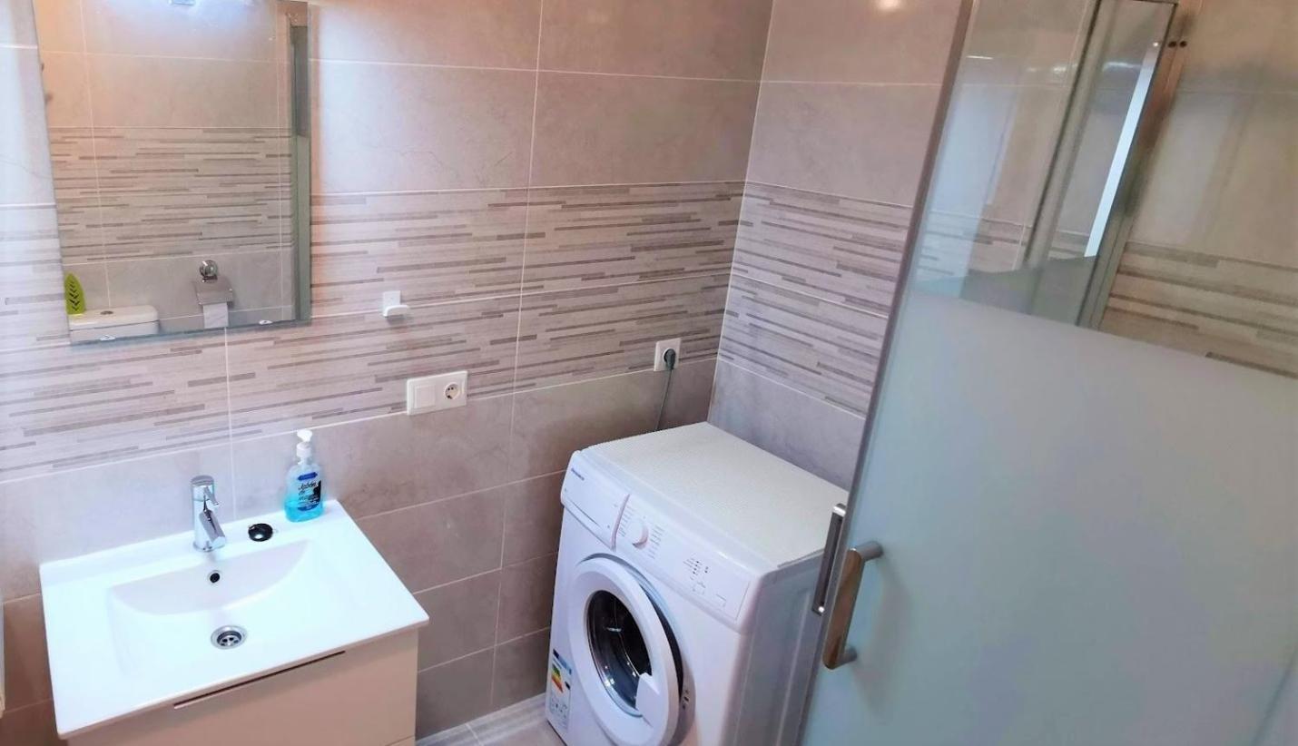 Benalmadena Front Line Sea View 1 Bedroom Large Apartment Exterior photo